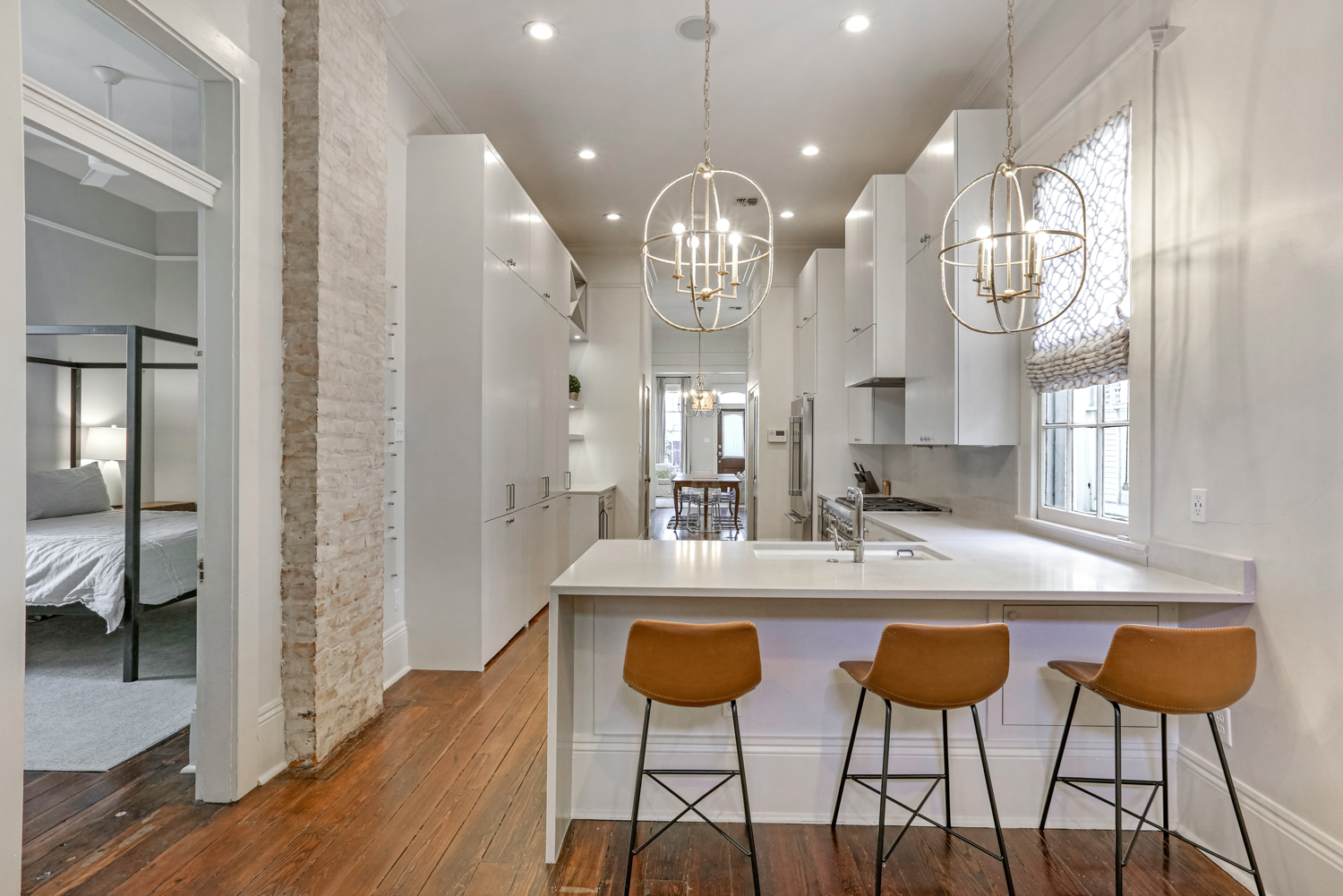 Beautiful Uptown home! Get the old charm yet modernize amenities. Causal yet refined! Walk to Magazine St. with many shops, restaurants, coffee shops and more!
