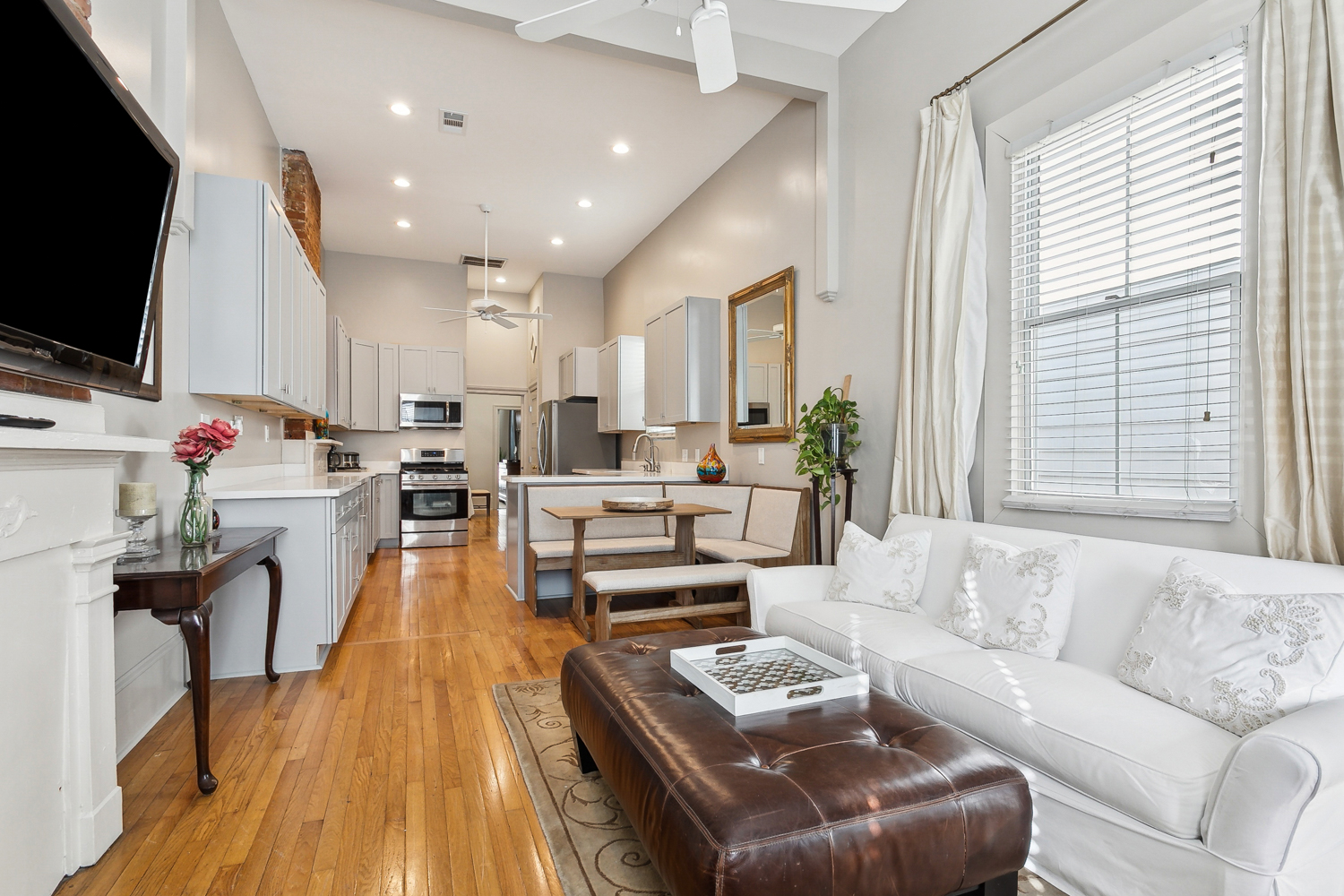 Uptown, Apartment, 2 beds, 1.5 baths, $3000 per month New Orleans Rental - devie image_0