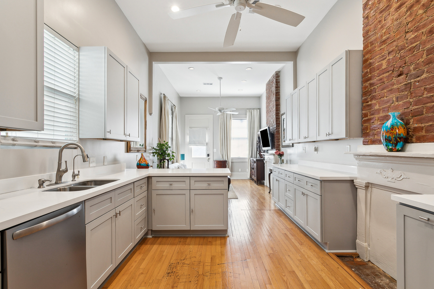 Uptown, Apartment, 2 beds, 1.5 baths, $3000 per month New Orleans Rental - devie image_2