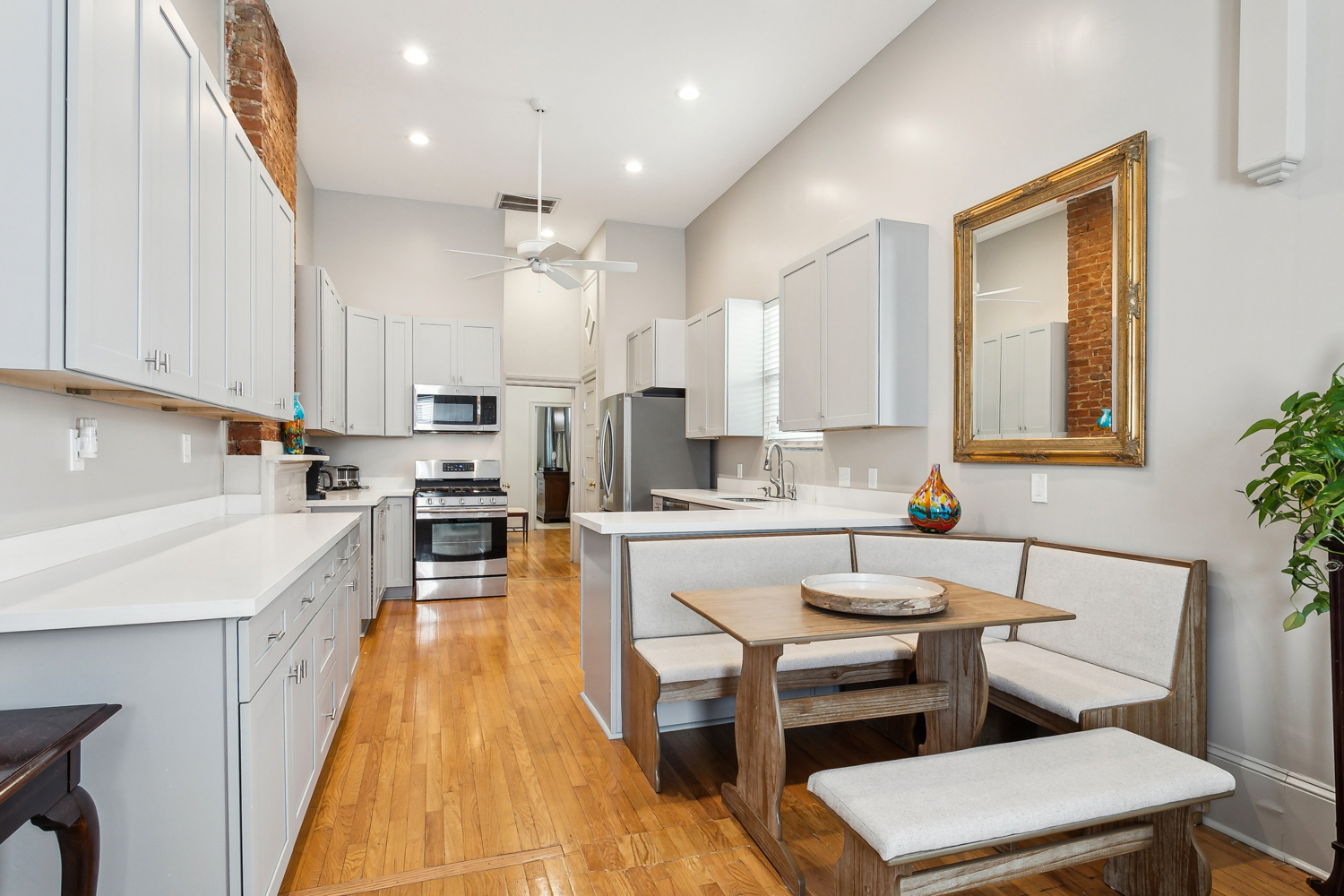 Charming 2 bedroom/1.5 bath located in the heart Uptown. Walk to many restaurants, shops, grocery store, drug store and much more. Renovated open kitchen living room w/ high ceilings and hardwood floors. Just a few blocks from Magazine St. and St. Charles Ave