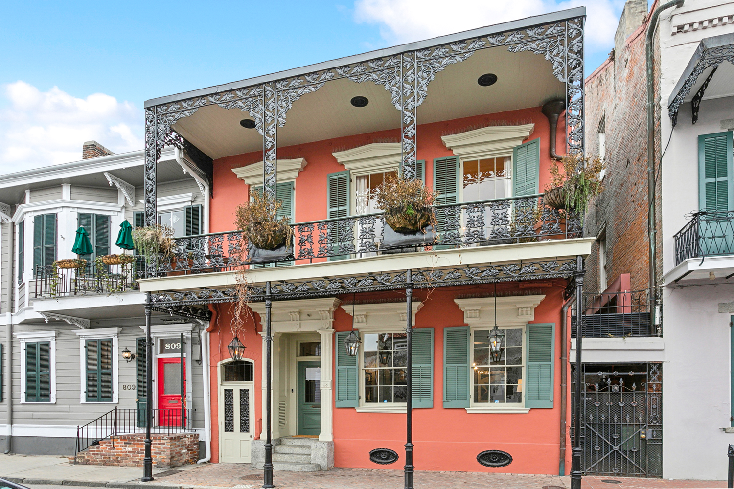 This stunning  French Quarter townhouse is a seamless blend of historic charm with modern luxury, situated on a picturesque street in the French Quarter. Spanning three stories, it offers high design with effortless comfort, featuring exquisite updates and thoughtful details that highlight its unique character.  Enjoy several outdoor spaces including a charming courtyard,  2nd floor gallery off the primary bedroom and 3rd floor rooftop terrace. High ceilings, beautiful hardwood floors. Convenient parking is available in a nearby contracted parking lot! 
