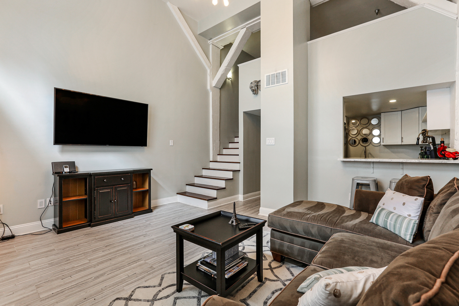 CBD/Warehouse District, House, 2 beds, 1.0 baths, $2500 per month New Orleans Rental - devie image_4